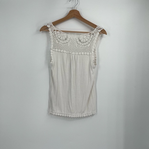 Guess Tank- crochet detailed top - Picture 4 of 5